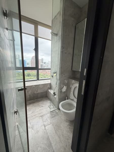 OUE Twin Peaks Condominium For Sale at S$ 3,650,000 | PropertyGuru Singapore - Bathroom