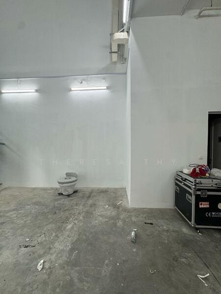 Inspace, 24 New Industrial Road, 2,390 sqft, Light Industrial (B1) For Sale, by Theresa THY, 60222059 - Bathroom - CommercialGuru.com.sg