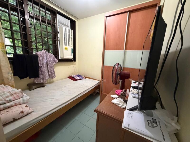 For Sale - 20 Dover Crescent