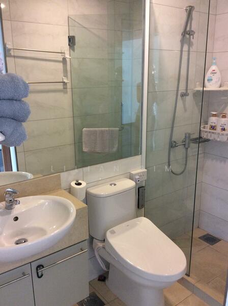 The Central, 6 Eu Tong Sen Street, 635 sqft, Office For Sale, by Lilian Sim, 60222149 - Bathroom - CommercialGuru.com.sg