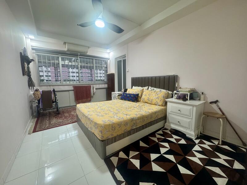 753 Pasir Ris Street 71 HDB Flat For Sale at S$ 780,000 | PropertyGuru Singapore - Master Bedroom