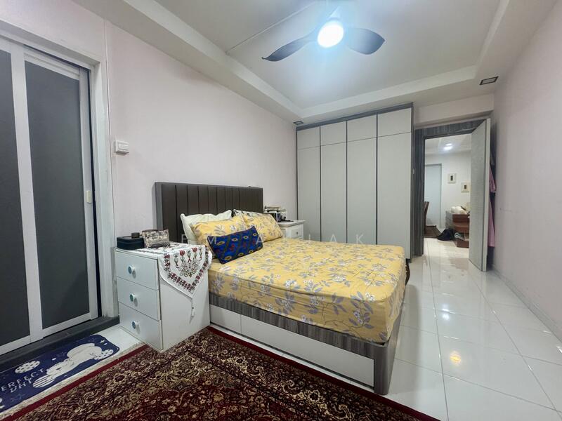 753 Pasir Ris Street 71 HDB Flat For Sale at S$ 780,000 | PropertyGuru Singapore - Master Bedroom