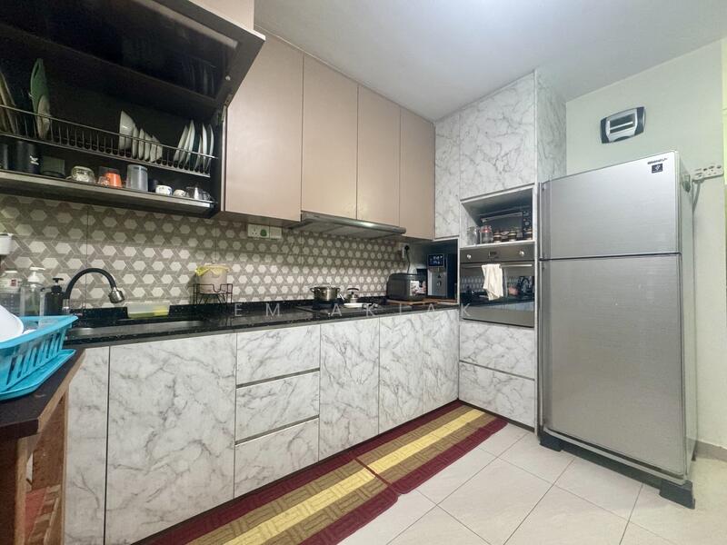 753 Pasir Ris Street 71 HDB Flat For Sale at S$ 780,000 | PropertyGuru Singapore - Kitchen