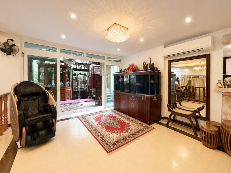 Gerald Gardens, 99 Gerald Drive, 6 Bedrooms, 3,600 sqft, Detached House For Sale, by Jordon Chan, 60222282 - Dining Room - PropertyGuru.com.sg