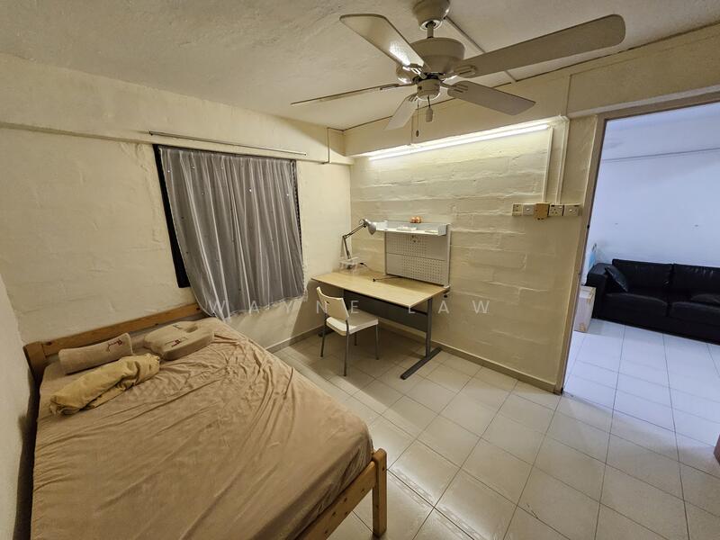 1st Bedroom (Corridor side)