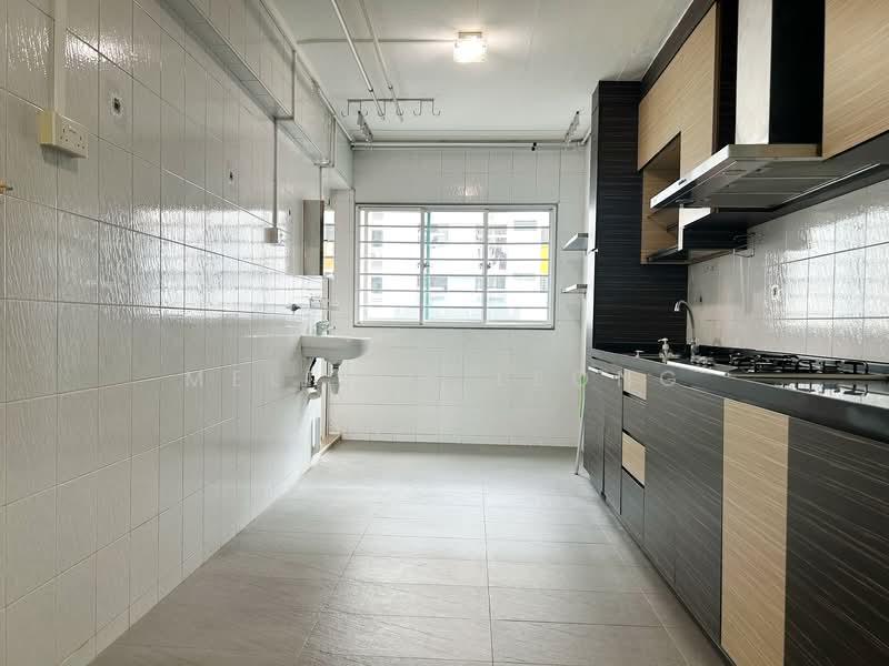 206 Bukit Batok Street 21 HDB Flat For Sale at S$ 558,000 | PropertyGuru Singapore - Kitchen