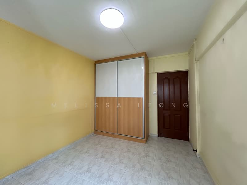 206 Bukit Batok Street 21 HDB Flat For Sale at S$ 558,000 | PropertyGuru Singapore - Common Bedroom 
