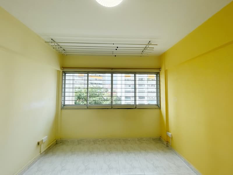 206 Bukit Batok Street 21 HDB Flat For Sale at S$ 558,000 | PropertyGuru Singapore - Common Bedroom 