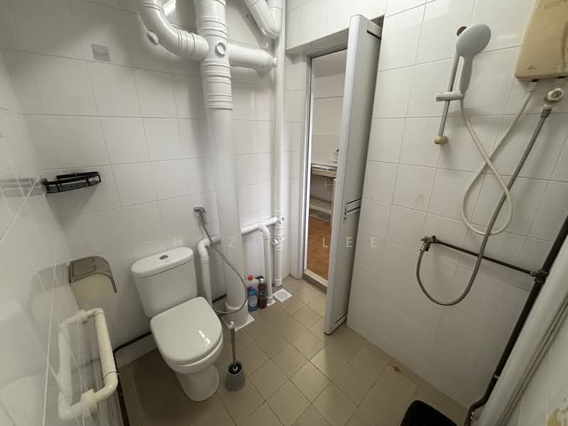 104 Potong Pasir Avenue 1, 104 Potong Pasir Avenue 1, 2 Bedrooms, 797 sqft, HDB Flat For Sale, by Hazel Lee, 60222358 - Common Bathroom - PropertyGuru.com.sg