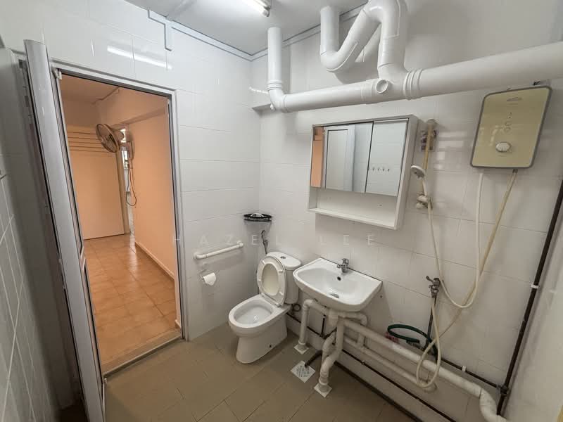 104 Potong Pasir Avenue 1, 104 Potong Pasir Avenue 1, 2 Bedrooms, 797 sqft, HDB Flat For Sale, by Hazel Lee, 60222358 - Master Bathroom - PropertyGuru.com.sg