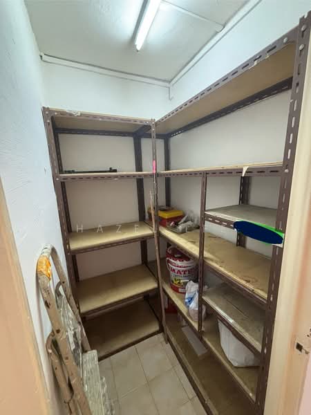104 Potong Pasir Avenue 1, 104 Potong Pasir Avenue 1, 2 Bedrooms, 797 sqft, HDB Flat For Sale, by Hazel Lee, 60222358 - Store room - PropertyGuru.com.sg