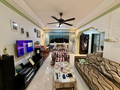 For Sale - 747 Woodlands Circle