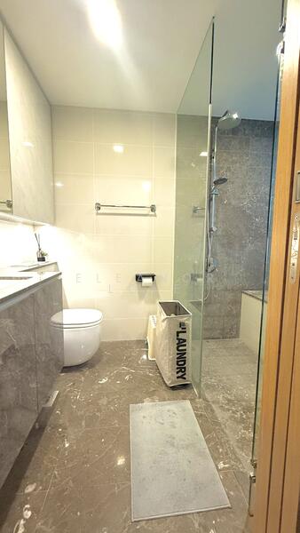 The Gale Condominium For Sale at S$ 1,680,000 | PropertyGuru Singapore - Master Bathroom