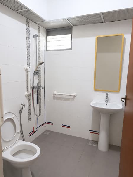 459 Yishun Avenue 11, 459 Yishun Avenue 11, Room Rental, 100 sqft, HDB Flat For Rent, by Chan Wei Xiang, 60222853 - Bathroom - PropertyGuru.com.sg