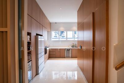 For Sale - Modern Terrace With Lift