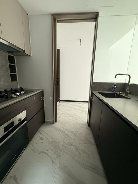 Pasir Ris 8 Condominium For Sale at S$ 1,650,000 | PropertyGuru Singapore - Kitchen