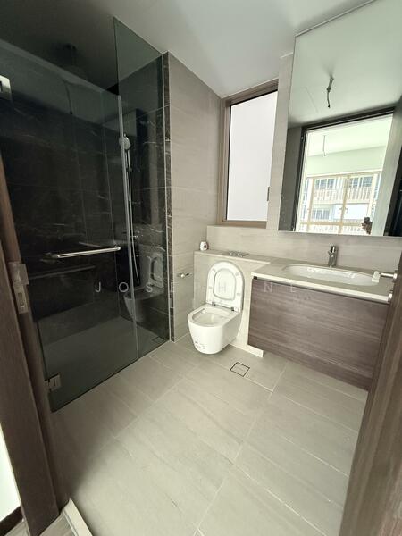 Pasir Ris 8 Condominium For Sale at S$ 1,650,000 | PropertyGuru Singapore - Bathroom