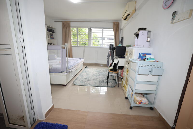 Master bedroom attached bathroom 