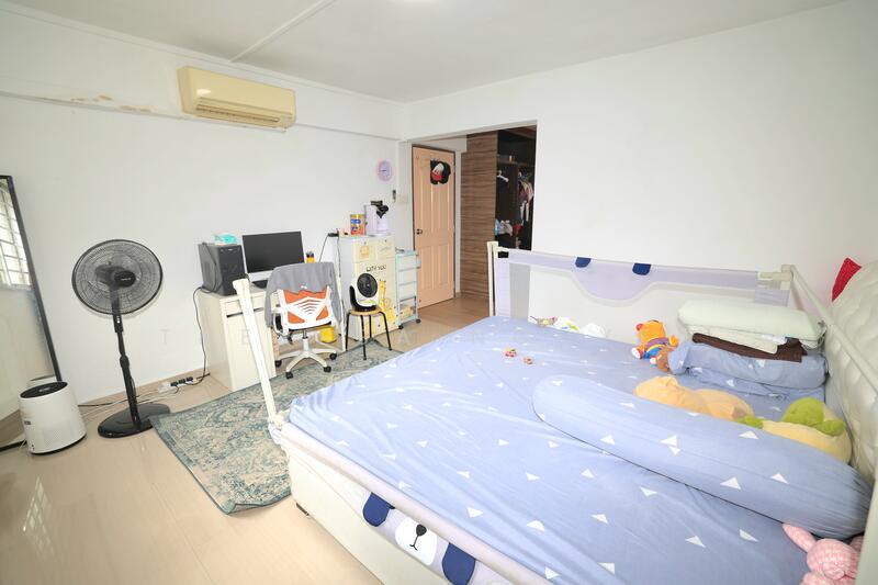 Master bedroom attached bathroom 