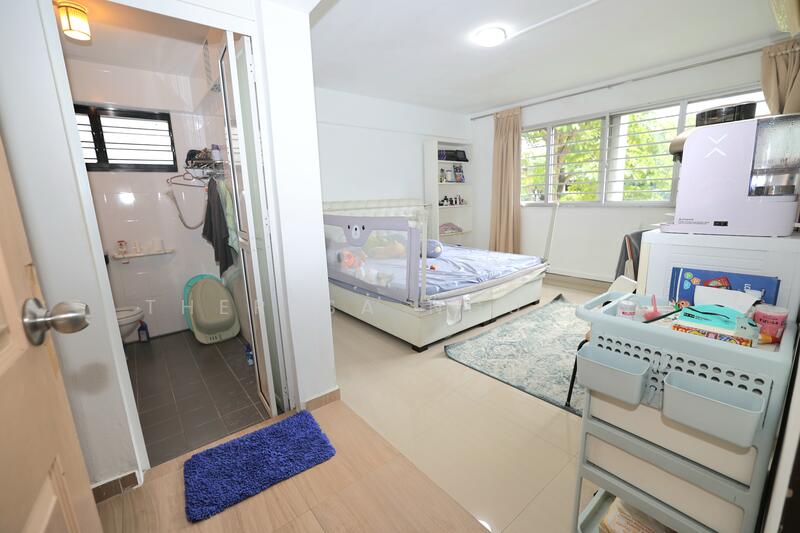 Master bedroom attached bathroom 