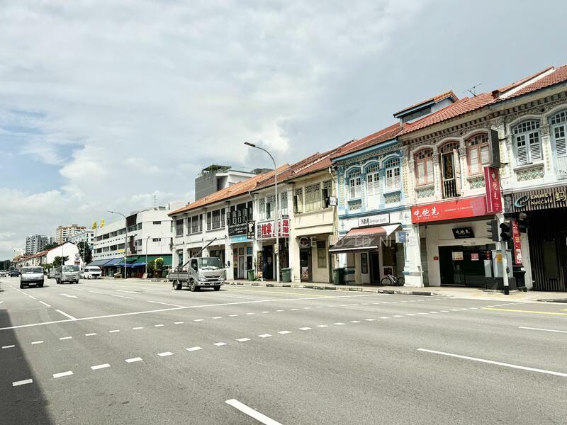 For Rent - 3 Bedrooms Residential Unit for Rent Above Shophouse @ Geylang