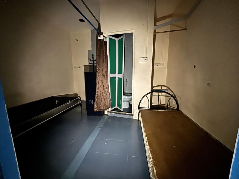 For Rent - 3 Bedrooms Residential Unit for Rent Above Shophouse @ Geylang