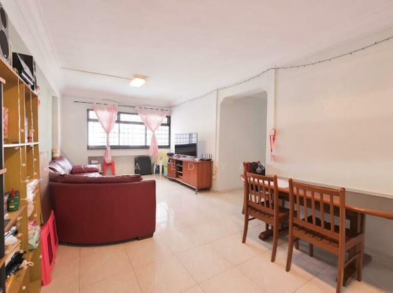 267 Toh Guan Road HDB Flat For Sale at S$ 685,000 | PropertyGuru Singapore - Living Room