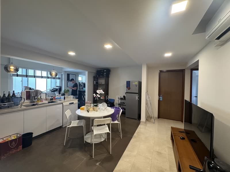 Bukit View, 144 Upper Bukit Timah Road, 2 Bedrooms, 1,000 sqft, Condominium For Rent, by Edward Koh, 60223348 - Kitchen - PropertyGuru.com.sg