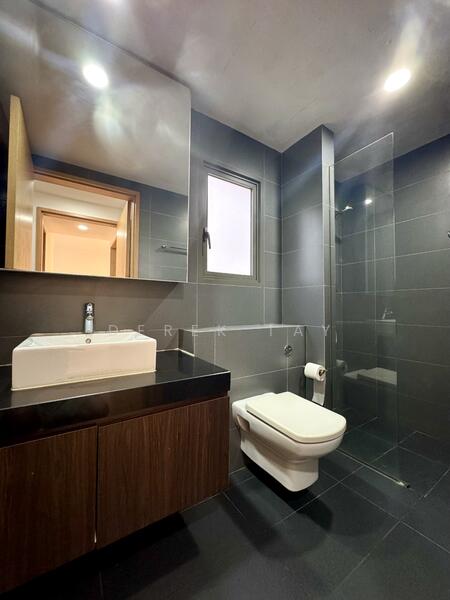 Master ensuite bathroom