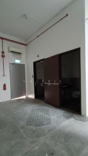 Jalan Besar Shophouses, , 1,388 sqft, Shop / Shophouse For Rent, by Valerie Toh, 60223497 - Bathroom - CommercialGuru.com.sg