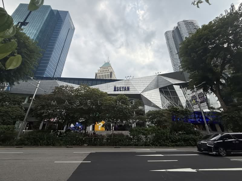Lucky Plaza, 304 Orchard Road, 388 sqft, Mall Shop For Sale, by Mabel Ng 黄施綺, 60223642 - Exterior - CommercialGuru.com.sg