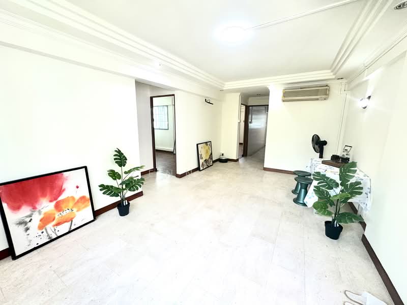 417 Ang Mo Kio Avenue 10 HDB Flat For Sale at S$ 595,000 | PropertyGuru Singapore - Living Room