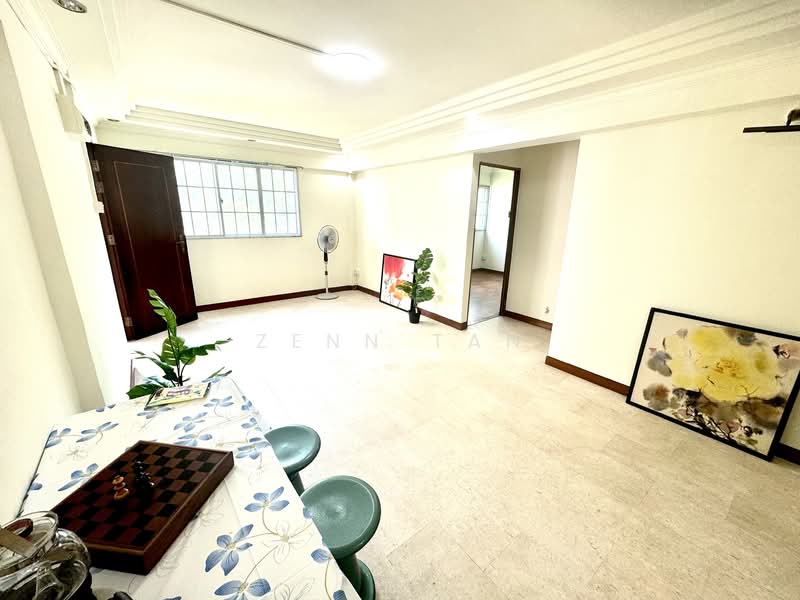 417 Ang Mo Kio Avenue 10 HDB Flat For Sale at S$ 595,000 | PropertyGuru Singapore - Living Room