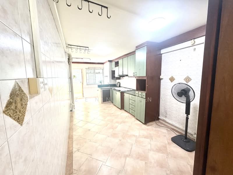 417 Ang Mo Kio Avenue 10 HDB Flat For Sale at S$ 595,000 | PropertyGuru Singapore - Kitchen