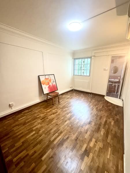 417 Ang Mo Kio Avenue 10, 417 Ang Mo Kio Avenue 10, 3 Bedrooms, 1,065 sqft, HDB Flat For Sale, by Zenn Tan, 60223720 - Master bedroom - PropertyGuru.com.sg