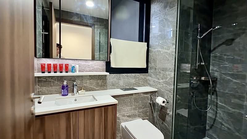 Lentor Modern, Lentor Central, 3 Bedrooms, 969 sqft, Condominium For Sale, by Devin Lee, 60223895 - Bathroom - PropertyGuru.com.sg