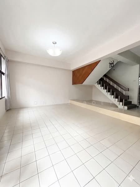 Lakepoint Condo, 2 Lakepoint Drive, 4 Bedrooms, 1,884 sqft, Condominium For Sale, by Connie Boey, 60223946 - Living Room - PropertyGuru.com.sg