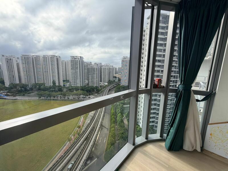 Unblocked View, Windy Spacious balcony 