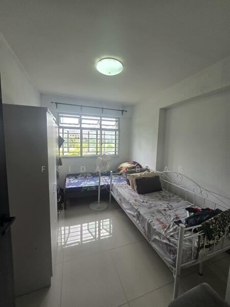 671 Edgefield Plains HDB Flat For Sale at S$ 640,000 | PropertyGuru Singapore - Bedroom