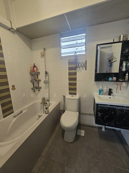 671 Edgefield Plains HDB Flat For Sale at S$ 640,000 | PropertyGuru Singapore - Bathroom