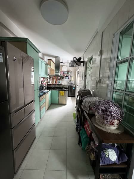 684B Choa Chu Kang Crescent HDB Flat For Sale at S$ 585,000 | PropertyGuru Singapore - Kitchen 