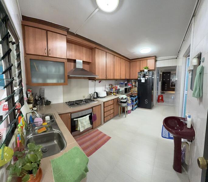 967 Hougang Avenue 9 HDB Flat For Sale at S$ 900,000 | PropertyGuru Singapore - Kitchen