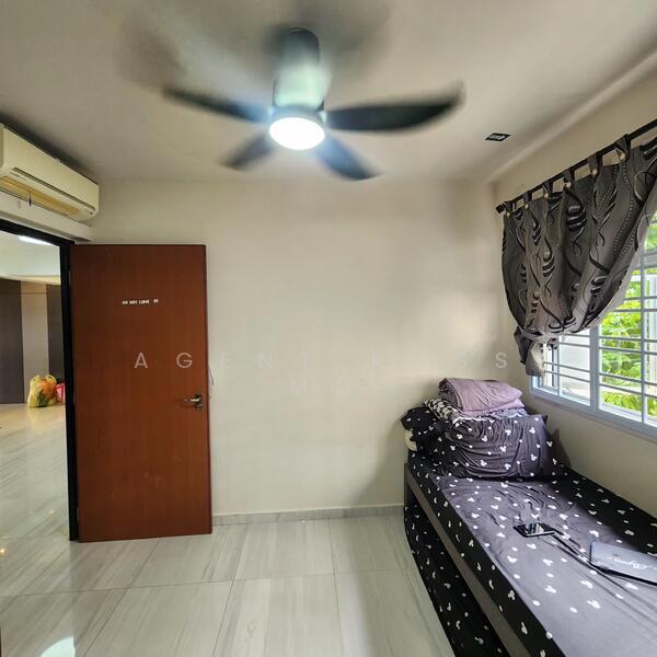 Bedroom with aircon and ceiling fan