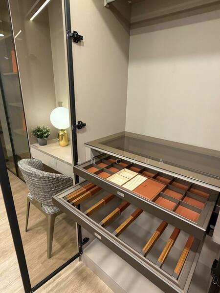 105 Shrewsbury Road Terraced House For Sale at S$ 7,880,000 | PropertyGuru Singapore - Walk-in Closet Accessories (Included) 