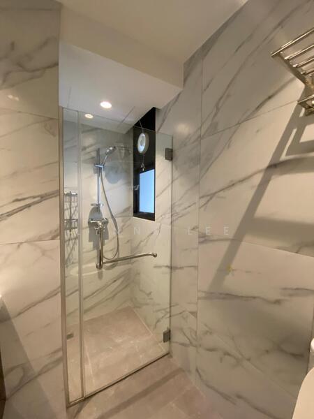 Parkview Apartments, 5 Bukit Batok Street 25, Room Rental, 200 sqft, Apartment For Rent, by Lynne Lee, 60224561 - Bathroom - PropertyGuru.com.sg