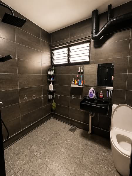 143 Tampines Street 12, 143 Tampines Street 12, 3 Bedrooms, 1,443 sqft, HDB Flat For Sale, by Agent Rizal, 60224588 - Bathroom - PropertyGuru.com.sg