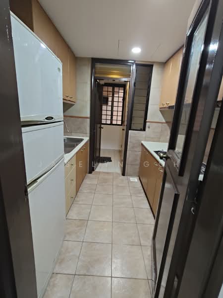 Seasons View, 5 Pemimpin Drive, 2 Bedrooms, 969 sqft, Condominium For Sale, by Jaselyn Goh, 60224614 - Kitchen - PropertyGuru.com.sg