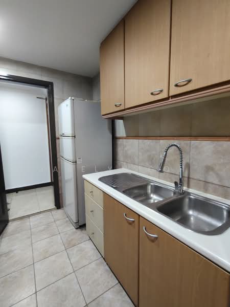 Seasons View, 5 Pemimpin Drive, 2 Bedrooms, 969 sqft, Condominium For Sale, by Jaselyn Goh, 60224614 - Kitchen - PropertyGuru.com.sg