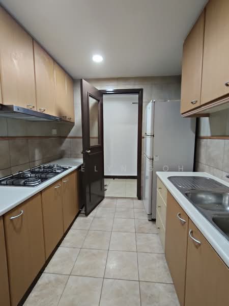 Seasons View, 5 Pemimpin Drive, 2 Bedrooms, 969 sqft, Condominium For Sale, by Jaselyn Goh, 60224614 - Kitchen - PropertyGuru.com.sg