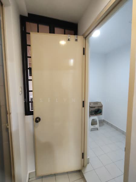 Seasons View, 5 Pemimpin Drive, 2 Bedrooms, 969 sqft, Condominium For Sale, by Jaselyn Goh, 60224614 - Store Room (near Kitchen) - PropertyGuru.com.sg